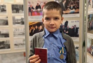 Школьник из Югры получил награду за свою смелость