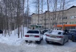 Возле поликлиник в Нижневартовске обустроят 60 парковочных мест