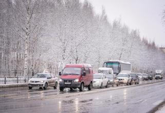 В Югре испортится погода — водителей просят быть осторожными на дорогах