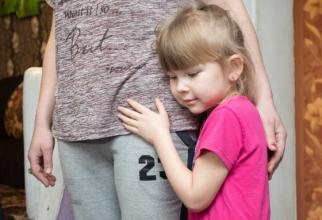 «Мама, обними меня»: почему ребенку важен тактильный контакт с родителями