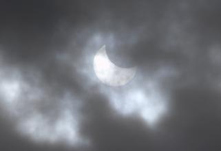 В Сургуте наблюдали первое в 2021 году солнечное затмение