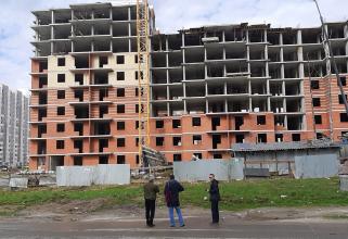 В Сургуте обследуют проблемный дом «СеверСтроя»