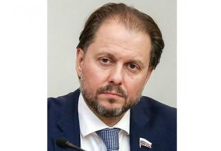 Замгубернатора Тюменской области Владимир Сысоев уходит в отставку и возвращается в политику