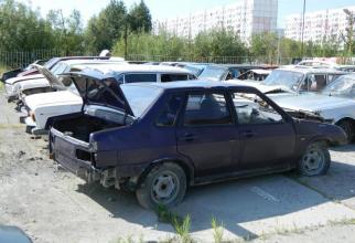 Со дворов Нижневартовска вывезут 20 брошенных автомобилей