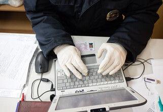 Жителя ХМАО оштрафовали за публикацию в мессенджере запрещенной символики