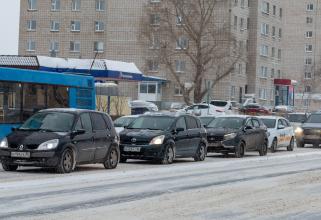 На 30 перекрестках Сургута работа светофоров будет автоматически меняться в зависимости от собирающихся пробок