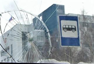 Власти Ханты-Мансийска не проверили качество умных остановок-ломаются даже от легкого удара