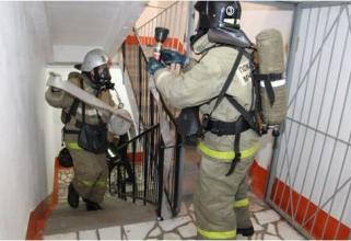 В Сургуте из-за дыма эвакуировали общежитие СурГПУ