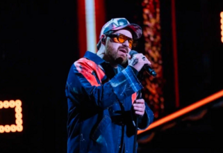 Югорчанин переплюнул американского певца на шоу «Ярче звезд». Он дошел до финала