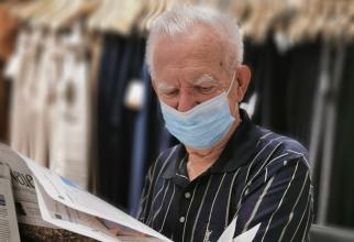 В Югре работающие пенсионеры могут уйти на больничный до конца года