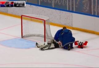 Хоккейный матч в Сургуте закончился страшной травмой — вратарю порезало горло коньком // ВИДЕО